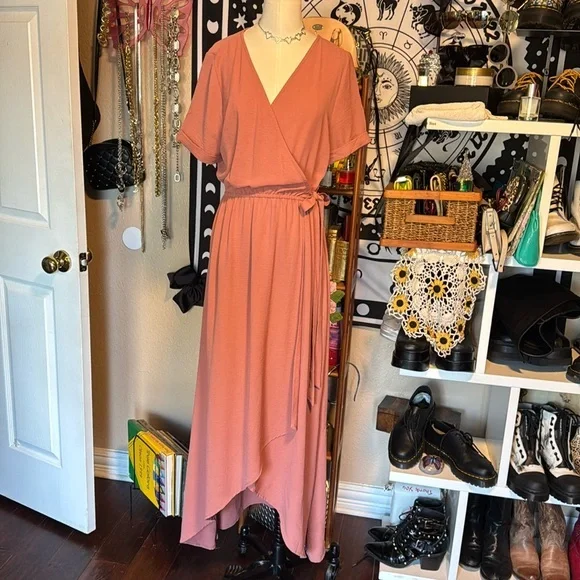 Jodifl Dresses | Jodifl Maxi Dress Peachy Nude Short Cuffed Sleeve Rounded Neck Peekaboo Slit Szs | Color: Cream/Pink | Size: S | Lcfly7'S Closet